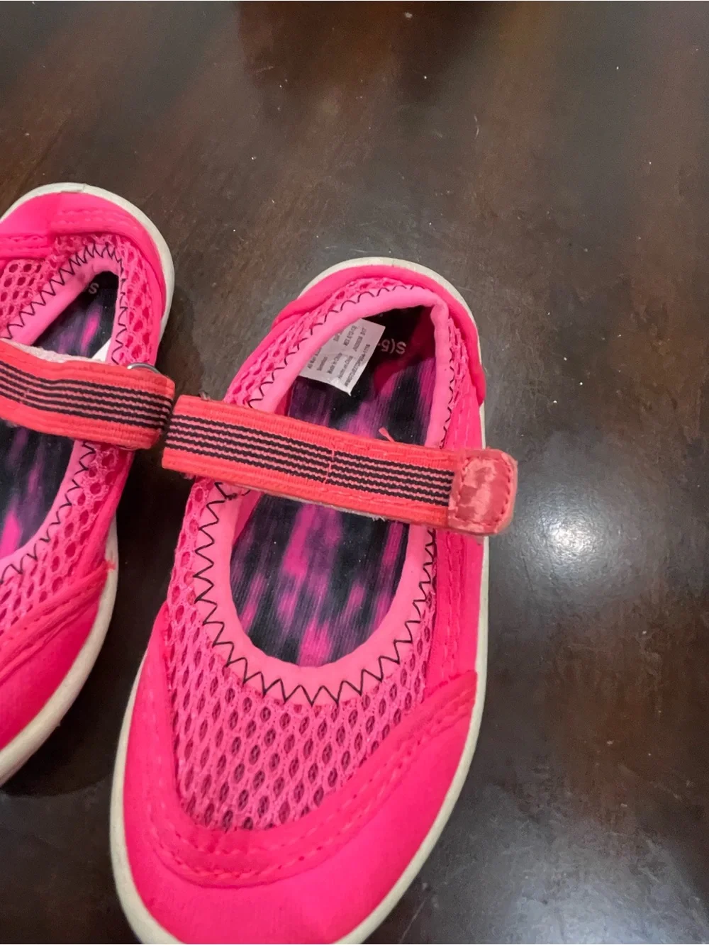 Girl's Casual Beach Shoes Color Pink Closure Hook & Loop Round Toe Shape 5/6.